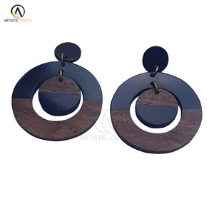 Boucles d'oreilles de bijoux de mode pour femmes Accessoires avec taille personnalisée Boucles d'oreilles en métal de créateur irrégulières à la mode - Product Image 3