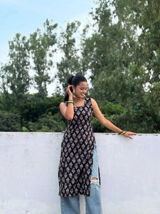 Kurti Unity Luxure 2825 para Mujer, de Algodón y Poliéster, con Encaje Natural Tejido, Lavable, Estampado, Recto, Sin Mangas, para Uso Diario - Product Image 3