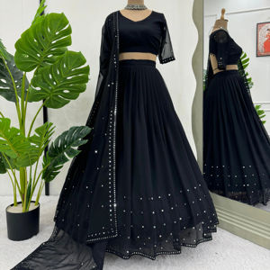 Hermosa ropa de boda Lehenga Choli con hilo y trabajo de secuencia - Product Image 1
