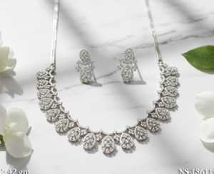 Ensemble de colliers de luxe en pierre AD CZ Finition en rhodium blanc Superbe bijoux de créateur pour la mariée, les festivals et les tenues de soirée - Product Image 1