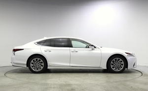 Lexus LS-500 2020, Sedán de Lujo, Vehículo Premium de Gasolina, Espacioso, 4 Puertas, Ideal para Viajes de Negocios - Product Image 5