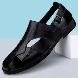 รองเท้าแตะหนังแท้สำหรับผู้ชาย ระบายอากาศได้ดี กันลื่น พื้นยางคุณภาพสูงสำหรับกิจกรรมกลางแจ้ง สีดำ แบบแบน - Product Image 2