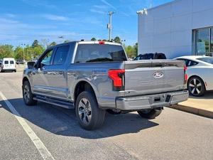 2024-2025 Ford F-150 Lightning XLT Super Crew AWD Vehículo Eléctrico con Autonomía de 601-700 km, Batería de 110 kWh, Potencia de 400 CV y Asientos de Cuero - Product Image 3