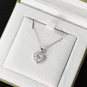 Collar con Colgante de Moissanita en Forma de Corazón con Halo, 1.00 CT, Color D, Claridad VVS1, Plata de Ley 925, Joyería de Lujo para Mujer y Unisex - Product Image 4