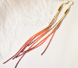 Magnifiques boucles d'oreilles longues bohèmes à franges perlées faites à la main / Boucles d'oreilles à franges perlées colorées faites à la main - Product Image 2