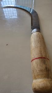 Faucille/couteau de récolte de palmier à huile de qualité industrielle, lame de 13 pouces, manche en plastique/bois, finition polie, couleurs rouge/bleu/brun, Shree - Product Image 5