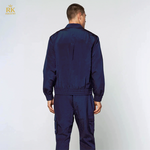 Ensemble veste et pantalon de survêtement de qualité supérieure-élégant, confortable et parfait pour les vêtements de sport et les tenues décontractées - Product Image 4