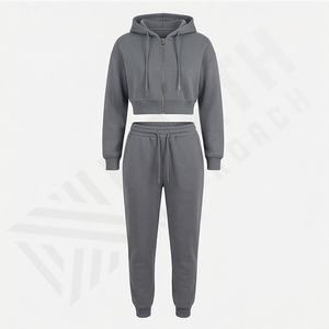 Ensemble Crop Top et Jogger Uni 100% Coton, Ensemble Hoodie et Jogger avec Logo Personnalisé, Coupe Ajustée, Pantalon Jogger Femme, Ensemble de Survêtement Deux Pièces - Product Image 1