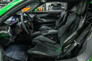 Offre exceptionnelle 2023 - Coupé sport hybride haut de gamme SF90 Stradale - Moteur essence-électrique AWD avec deux portes, extérieur vert et intérieur noir - Product Image 5