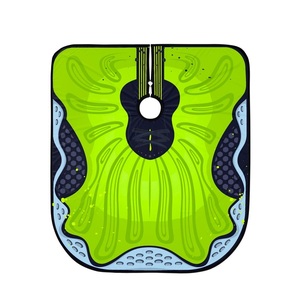 Capa de Peluquería Profesional de Alta Calidad Personalizada para Barbería a Prueba de Agua con Cuello Elástico Ajustable - Product Image 1