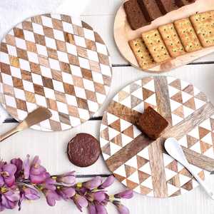 Support à gâteau exquis en résine et bois fusionné, avec pieds en métal, pièce d'exposition pour gâteaux, pâtisseries, fêtes et décoration d'intérieur haut de gamme - Product Image 4