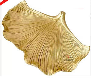 Nouveau plateau de service en aluminium en métal fini doré de conception de feuille de Gingko pour la décoration intérieure - Product Image 1