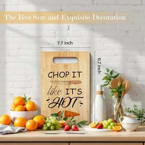 Planche à découper en bois personnalisée avec impression de titre, plateau de service de cuisine polyvalent, service utile, planche à découper naturelle décorative - Product Image 4