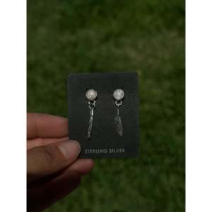 Boucles d'oreilles pendantes plaquées or ambre avec accents de perles et de diamants pour mariage - Product Image 5