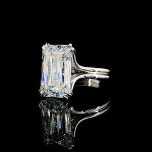 Joyería de compromiso unisex con acento Esmeralda y Diamante cultivado en laboratorio radiante de K Samyak Diamond para pedidos personalizados y suministro minorista - Product Image 2