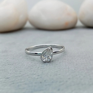 Anillo de compromiso y aniversario de boda con diamante solitario clásico de corte pera, personalizado, de 14k/18k, VVS, cultivado en laboratorio, 100% certificado. - Product Image 1