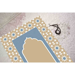 Alfombra de Oración Beige y Azul: Regalo para Ramadán y Eid, Lavable a Máquina, con Pelo Suave - Product Image 1