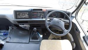 Toyota Coaster 2020 Usada en Buen Estado, 30 Asientos, Motor V8 de 4.2L, Transmisión Manual - Product Image 4