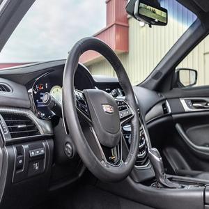 Alerte Offre Exceptionnelle! Superbe Cadillac CTS-V 2017, moteur V8 suralimenté, propulsion arrière, boîte automatique, gris métallisé, berline de luxe extérieure. - Product Image 3