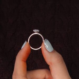 Bague de fiançailles personnalisée en or jaune 10k 14k 18k avec diamant de laboratoire créé VVS CVD certifié GIA IGI, taille Radiant, pavé - Product Image 3