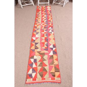 Alfombra Kilim de 1.9x10.7 pies, Alfombra Turca Vintage, Alfombra de Camuflaje Roja Naranja - Product Image 1