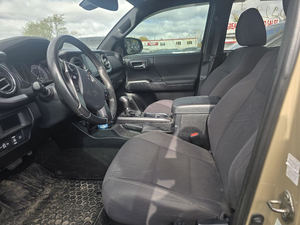 รถกระบะโตโยต้า ทาโคมา รุ่น TRD ออฟโรด แบบดับเบิ้ลแค็บ ขับเคลื่อน 4 ล้อ มือสอง ไมล์น้อย เครื่องยนต์ V6 ขาย - Product Image 4