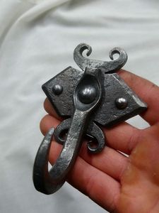Gancho de pared de hierro fundido vintage de fabricante OEM con diseño rústico campestre perfecto para cocinas y entradas de cabañas de granja - Product Image 4
