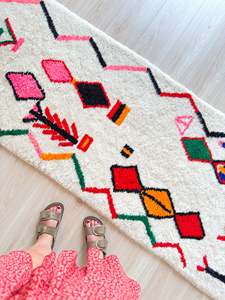 Tapis Kilim abstrait marocain vibrant tapis bohème personnalisable tapis colorés tissés à la main décor à la maison décorations de chambre tissées - Product Image 4