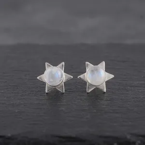 Boucles d'oreilles artisanales en pierre de lune arc-en-ciel blanche, en argent sterling 925 plaqué, pour femmes et filles, à porter lors de mariages. - Product Image 4