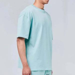 Conjunto de Camiseta y Pantalones Cortos Deportivos para Hombre, Personalizados, al por Mayor, 100% Algodón, Color de Contraste, Transpirables, de Secado Rápido, para Venta en Línea - Product Image 3