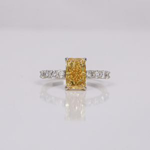 Anillo de compromiso de diamante cultivado en laboratorio de corte radiante amarillo, chapado en oro sólido de 18 quilates, ajuste pavimentado de moda, certificado IGI, anillo fino para mujer - Product Image 2