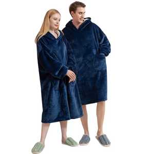 Sweat-shirt à capuche surdimensionné personnalisé en usine pour femmes, confortable, en polaire sherpa, couverture à capuche pour adultes avec manches - Product Image 1