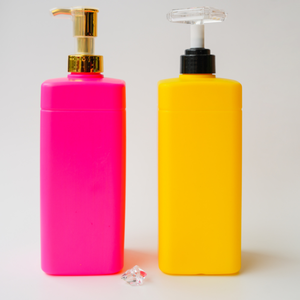 ขวดพลาสติกรูปทรงสี่เหลี่ยม900มล. สำหรับน้ำยาทำความสะอาดผิวหน้าบรรจุภัณฑ์เครื่องสำอางแชมพูส่งตรงจากโรงงานเวียดนาม - Product Image 3