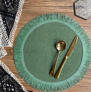 Juego de manteles individuales y posavasos de yute tejido nórdico, accesorio de tiro de estilo navideño para jarrón de porche, alfombrillas y almohadillas de aislamiento térmico con flecos - Product Image 6