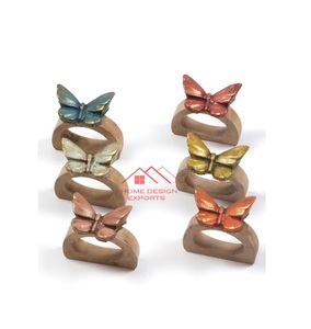Dessins de serviette en bois conçus à la main pour les fêtes de mariage et les restaurants Décoration de mariage Anneaux de serviette en bois pur Aspect mignon - Product Image 1