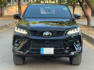 Toyota Fortuner GR S 4x4 2023, SUV de Lujo, Nuevo, con Baca de Aleación de Aluminio, Exportación a Todo el Mundo - Product Image 2