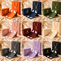 Boîte d'emballage magnétique personnalisée haut de gamme et écologique avec logo, boîte cadeau en papier de luxe et sac assorti pour ensemble de vêtements de luxe