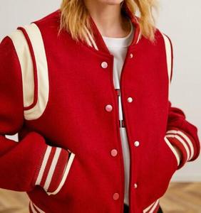 เสื้อแจ็คเก็ตเบสบอลผู้ชายสีแดง คอตั้งสไตล์อังกฤษ กันน้ำ ระบายอากาศได้ดี เป็นมิตรกับสิ่งแวดล้อม ใส่ได้สองด้าน สไตล์ไฮสตรีท สำหรับฤดูหนาว - Product Image 4