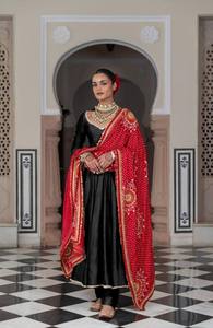 VESTIDO DE DISEÑADOR Y ELEGANCIA EN TRES PIEZAS CON BANDHNI IMPRESO DUPATTA - Product Image 3