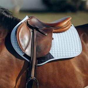 Nouveau tapis de selle de course de chevaux à la mode, style anglais, avec logo personnalisé, tapis de selle carrés en daim matelassé, dressage occidental - Product Image 5