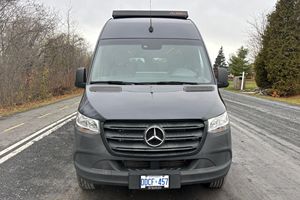 Mercedes-Benz Sprinter 2500 Camper Conversion d'occasion de 2020, moteur V6 Turbodiesel, cuisine complète - Product Image 1