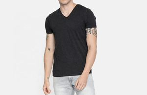 Camisetas negras con cuello en V para hombre hechas en Pakistán - Product Image 4