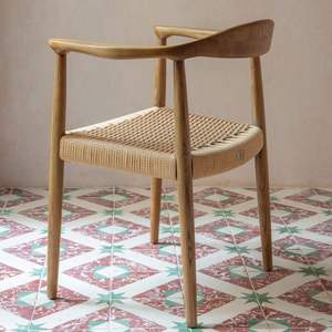 Chaise de salle à manger Mounty avec structure en teck massif et assise en rotin tressé avec finition couleur naturelle pour l'intérieur et l'extérieur. - Product Image 4