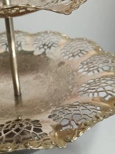 Exhibidor de Pasteles de Dos Niveles de Metal Plateado de Estilo Vintage, Ideal para Exhibición en Mesa, Regalos y Servicios de Catering, Procedente de la India - Product Image 3