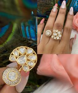 Bague élégante réglable Kundan plaqué or de haute qualité pour la fonction et la collection de vêtements de mariage pour les femmes - Product Image 2