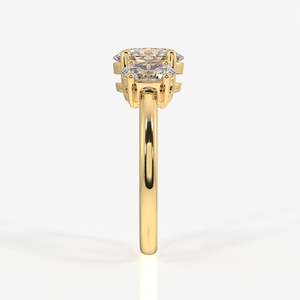 Bague à trois pierres en diamant de laboratoire taille ovale, or 9 carats - Collection exclusive de bagues en diamant - Product Image 3