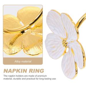 Ronds de serviette décoratifs floraux Porte-vaisselle de Noël avec un beau design de fleurs pour souvenirs et cadeaux - Product Image 5