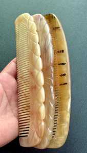 Peine para el Cuidado del Cabello de Cuerno Natural Hecho a Mano CRAFT EXIM con Grabado a Mano para el Cuidado Diario y un Cabello Suave - Product Image 2