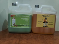 Huile de croissance capillaire vegan biologique intensive avec gingembre et ingrédients à base de plantes pour une repousse plus rapide et des soins capillaires professionnels