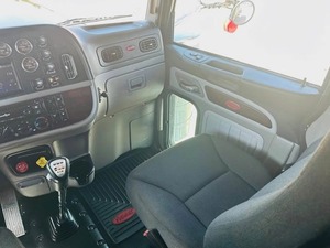 Camión Tractor Diésel 6x4 Limpio de Servicio Pesado, Cabeza Tractora para Logística de Flotas y Transporte de Carga por Carretera - Product Image 3